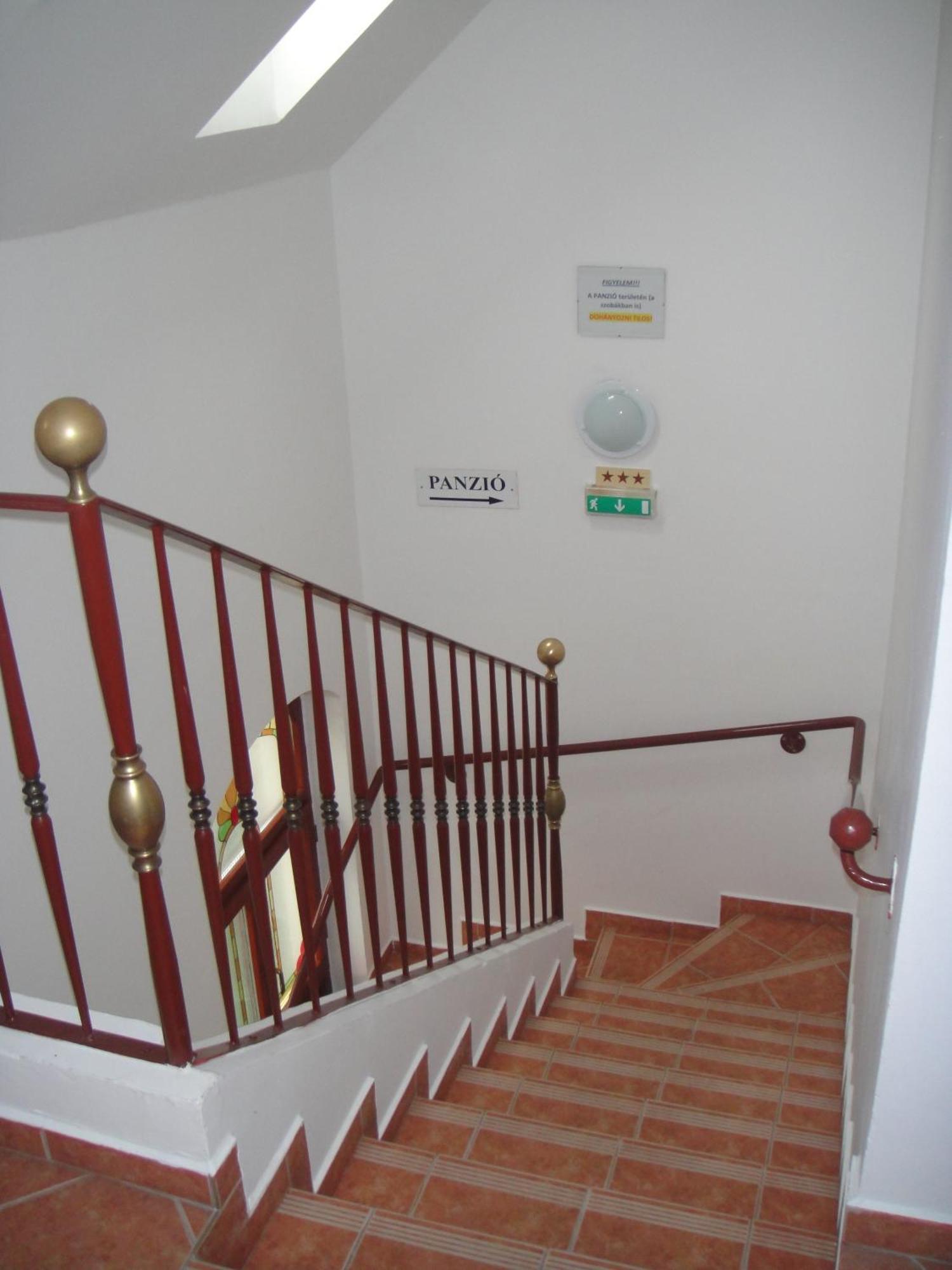 Varju Fogado Tapolca Exterior photo
