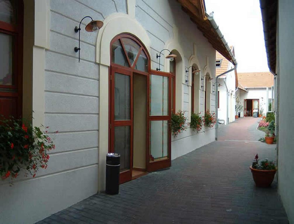 Varju Fogado Tapolca Exterior photo
